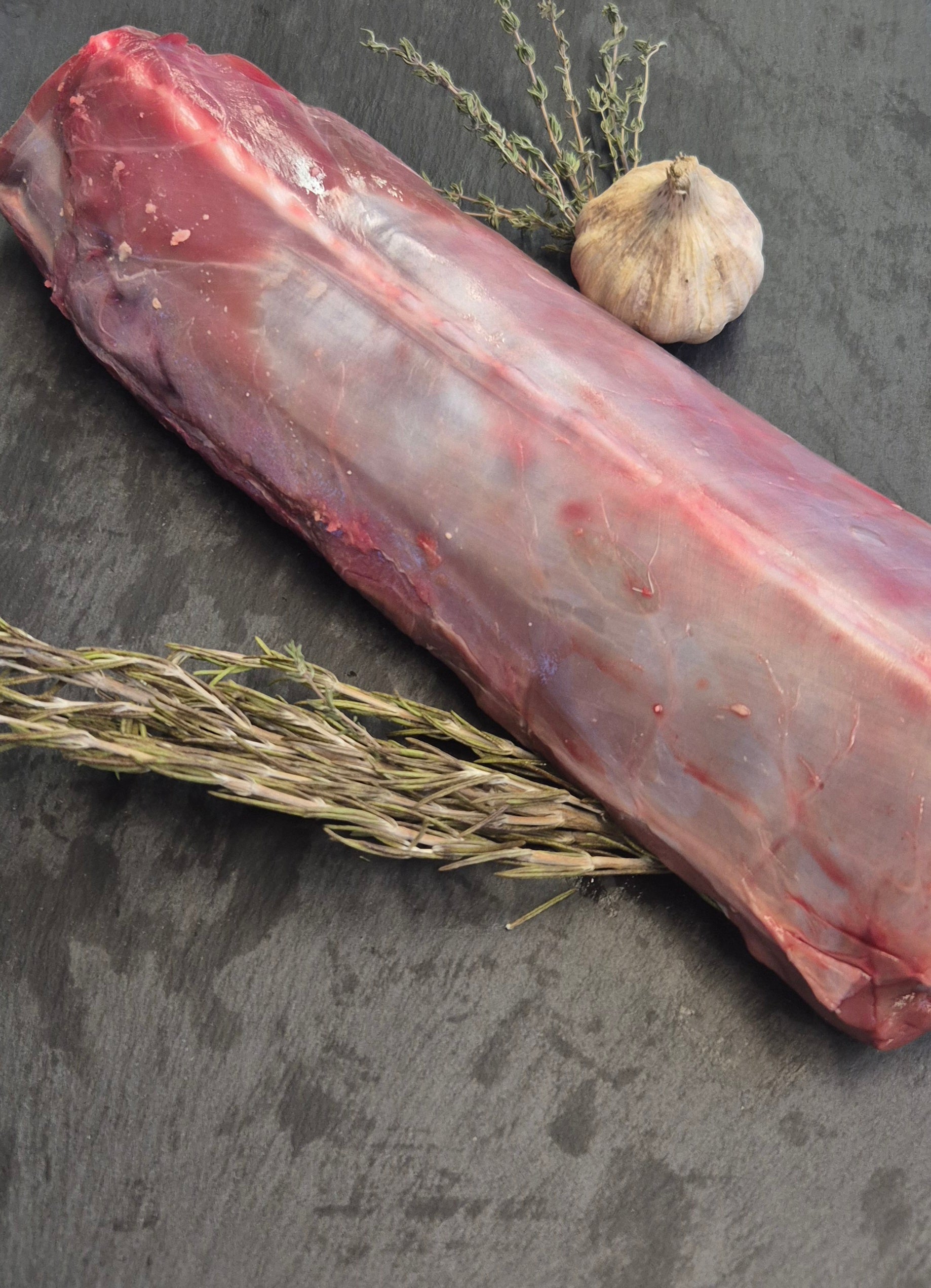 Rehrücken am Knochen